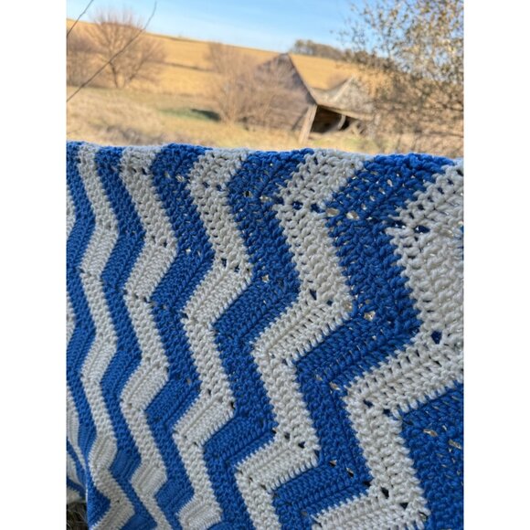Vintage 70's Blue and White Stripe Chevron Acrylic yarn Crochet Afghan - Picture 5 of 10